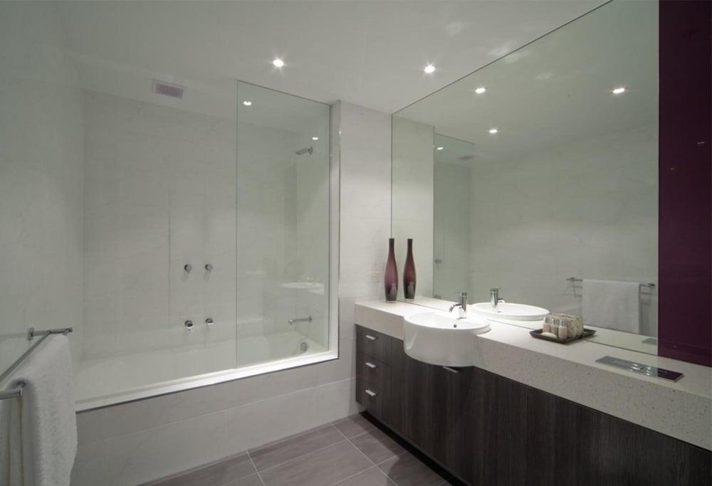 Tyrian Serviced Apartments Fitzroy Мельбурн Экстерьер фото